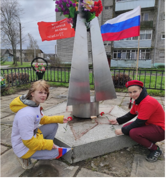 ../vr_yunarmiya/20210509_yua-vozlozhenie_tsvetov_k_memorialuvov.png